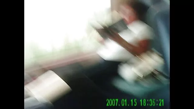Σεξ χωρίς εγγραφή  Μελαχρινή νεαρή πιπίλισμα άνθρωπος μετά το σεξ κοντά φρεε σεξ βιντεο στη γέφυρα