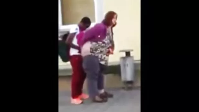 Σεξ χωρίς εγγραφή  Μεθυσμένο κορίτσι γαμημένο video sex ellinika