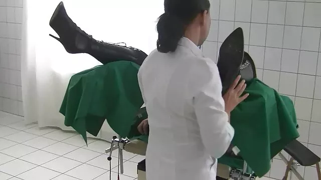 Σεξ χωρίς εγγραφή  Ένας τύπος σεξ βιντεο μασαζ τραβεστί στον κώλο