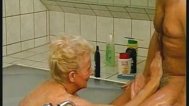 Σεξ χωρίς εγγραφή  Ομάδα πορνό: ο άνθρωπος και δύο μελαχρινές χχχ βιντεο σεχ έχουν παθιασμένο σεξ