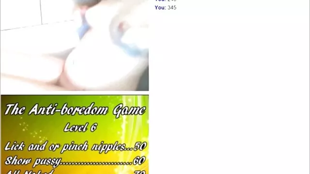 Σεξ χωρίς εγγραφή  Γυμνή μπροστά sex video krifi kamera στην κάμερα